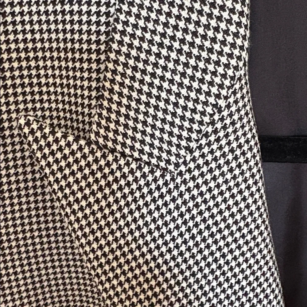 Alexander McQueen. Stunning Houndstooth Blazer. Impeccable like new condition. - Picture 15 of 16
